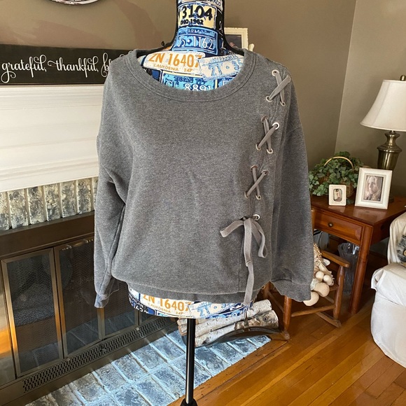🌺BOGO🌺 Express Sweatshirt (EUC) - Picture 1 of 6